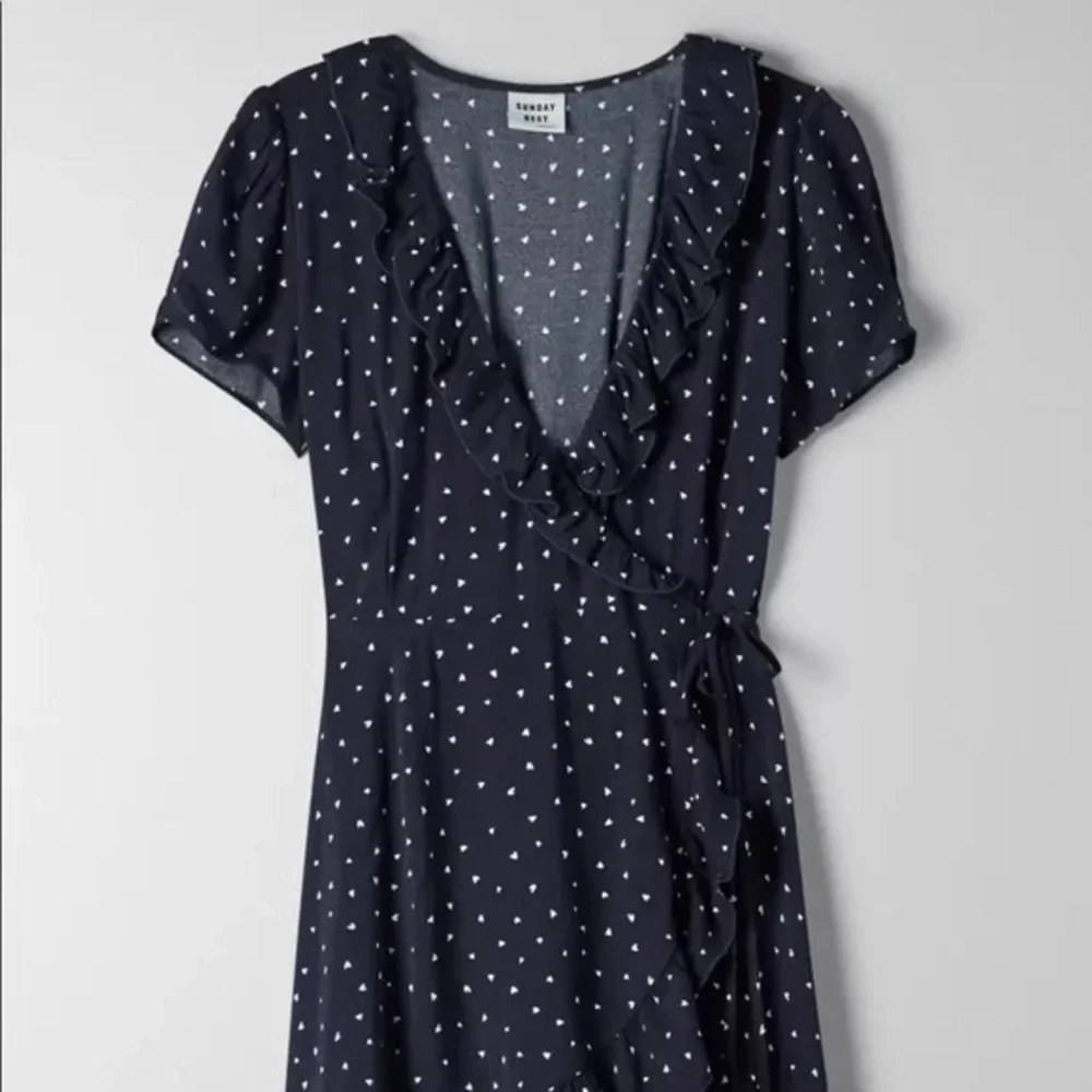 Aritzia SUNDAY BEST Navy Blue White Heart Ruffle Wrap Mini Dress 0 XS Party Work